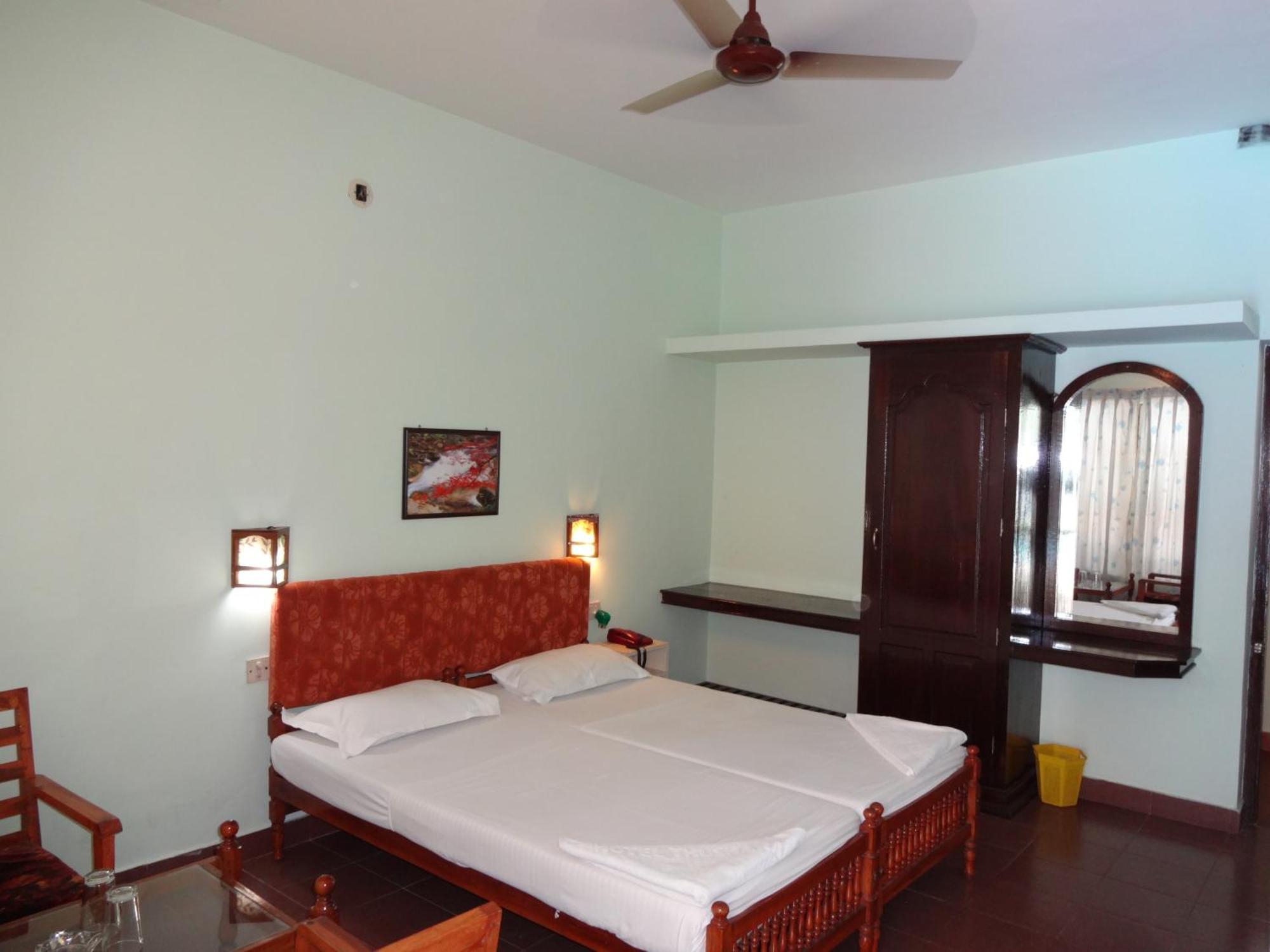 Hotel Thushara Ковалам Экстерьер фото